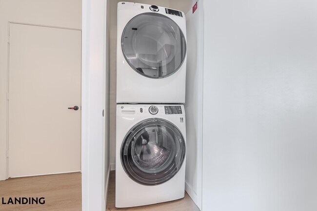 Photo - 2623 Keene St Unidad 562