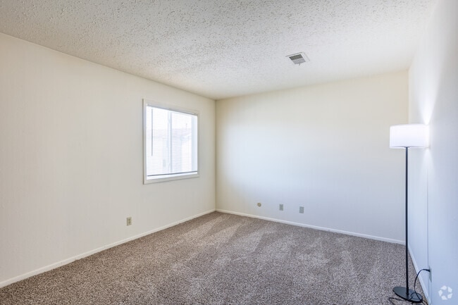 3BR, 2BA - 1200SF - Primary Bedroom