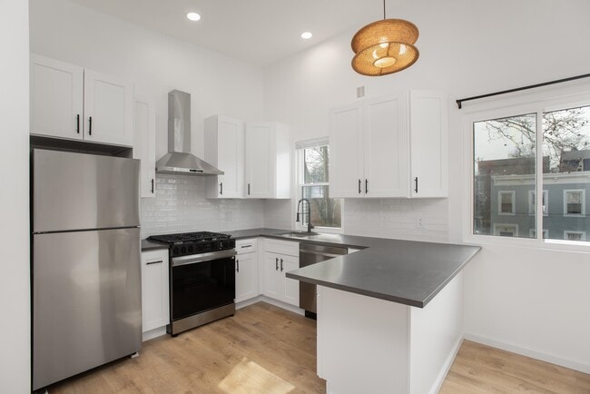 Building Photo - 38 Ravine Ave Unit 2