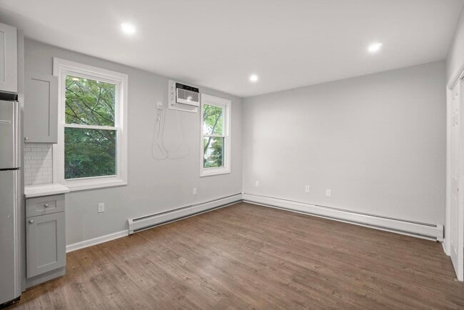 Photo - 14 W 19th St