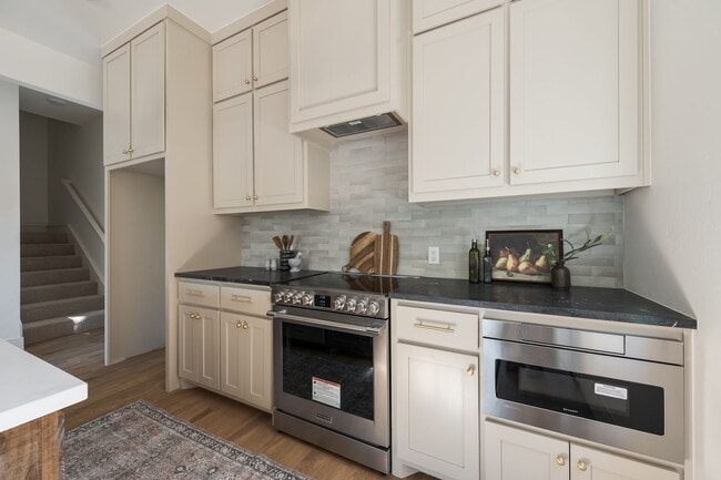 Photo - 16 N Walnut St