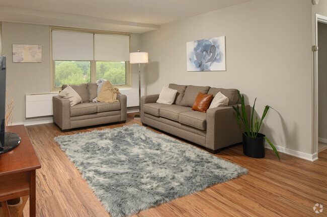 2BR, 2BA - 1082SF Living Space