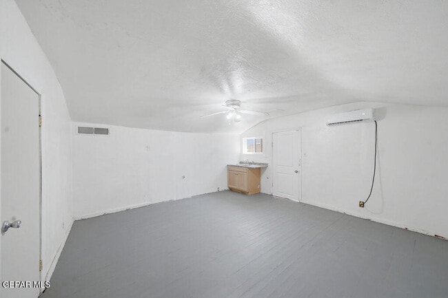 5833 Ybarra Ct