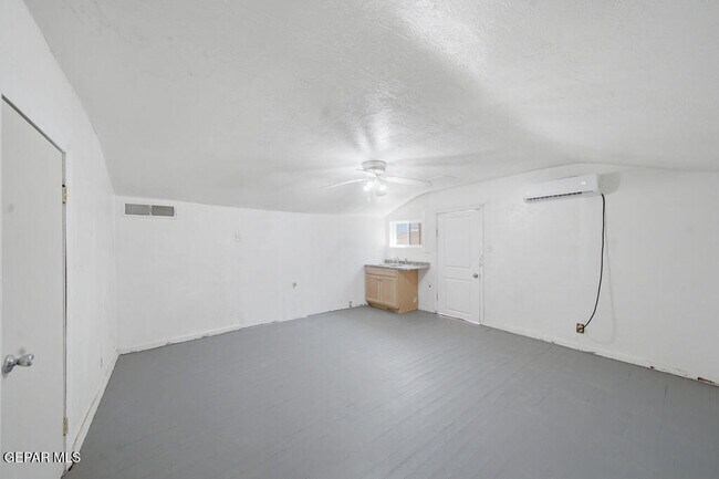 Photo - 5833 Ybarra Ct