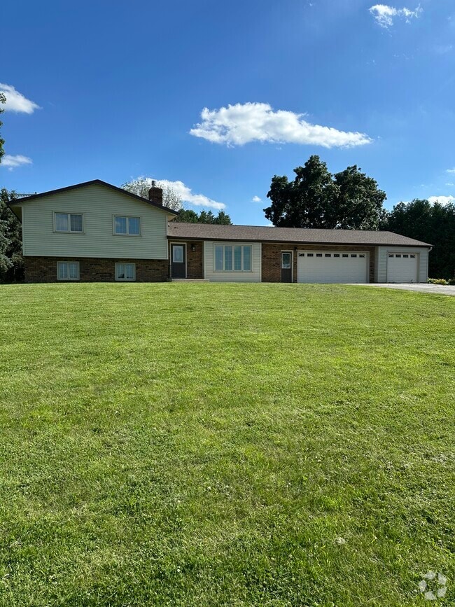 Building Photo - 73221 MN-16 Rental
