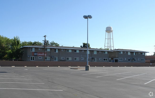 College Oaks - Oak Ridge Apartments