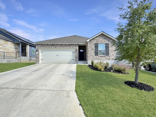 Photo - 736 Ft Leonard