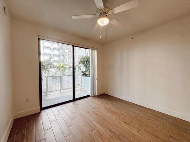 Building Photo - 2162 NE 168th St Unit A1
