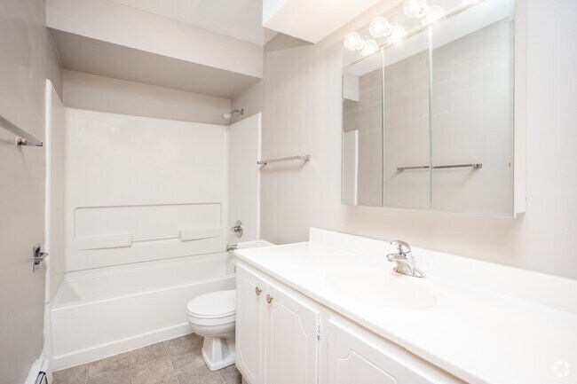2BR, 1.5BA - 800 SF