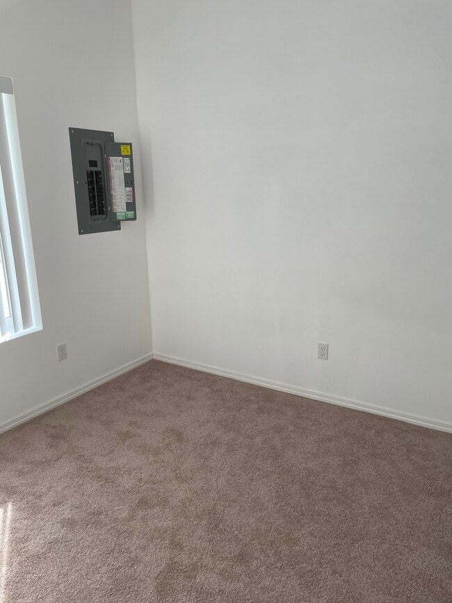 Photo - 18429 Crestwood Way Unit Apt