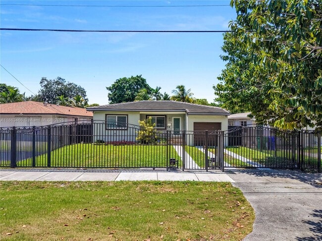 Photo - 820 NW 31st Ave House