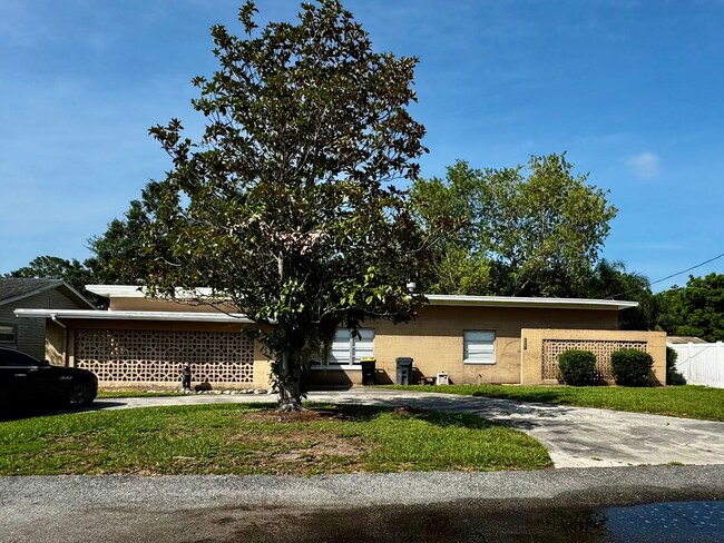 Building Photo - Great Backyard & Quiet Neighborhood Rental