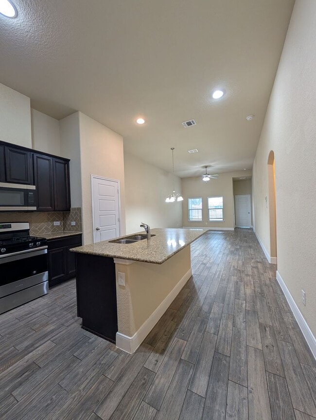Photo - 1227 Old FM 306