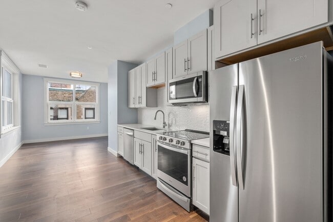 Building Photo - 136 Babcock St Unit 204
