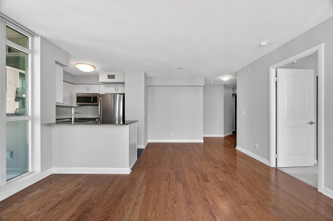 Photo - 215 Sherway Gardens Rd