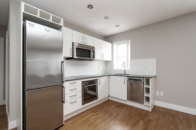 Building Photo - 83 Isabella St Unit 316