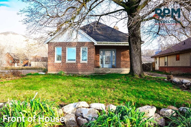 Building Photo - "Charming 2-Bed Duplex on Washington Blvd – Spacious 1421 Sq Ft with 2 Full Baths!" Unit 2