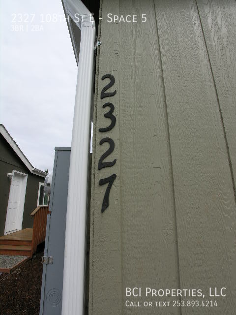 Photo - 2327 108th St E Unidad Space 5