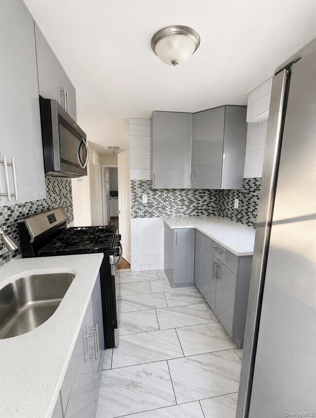Photo - 104-11 197th St Unidad 2nd Fl