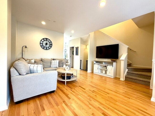 Photo - 362 Broadmoor Ln