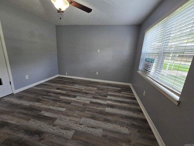 Photo - 406 SE 1st St