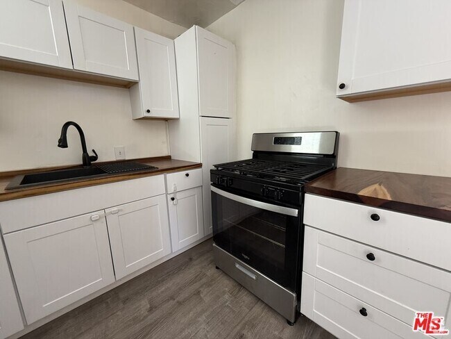 Building Photo - 4107 Wade St Rental
