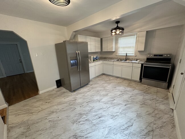 Photo - 330 N Floridale Ave