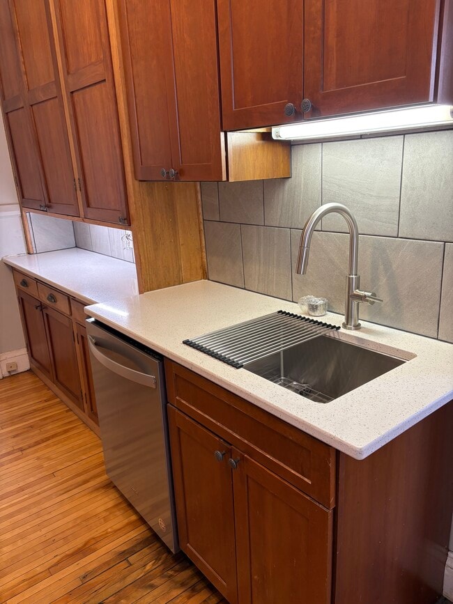 Building Photo - 509 W 22nd St Unit Main Floor