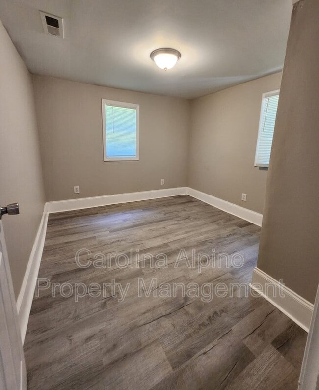 Photo - 509 E Holly St