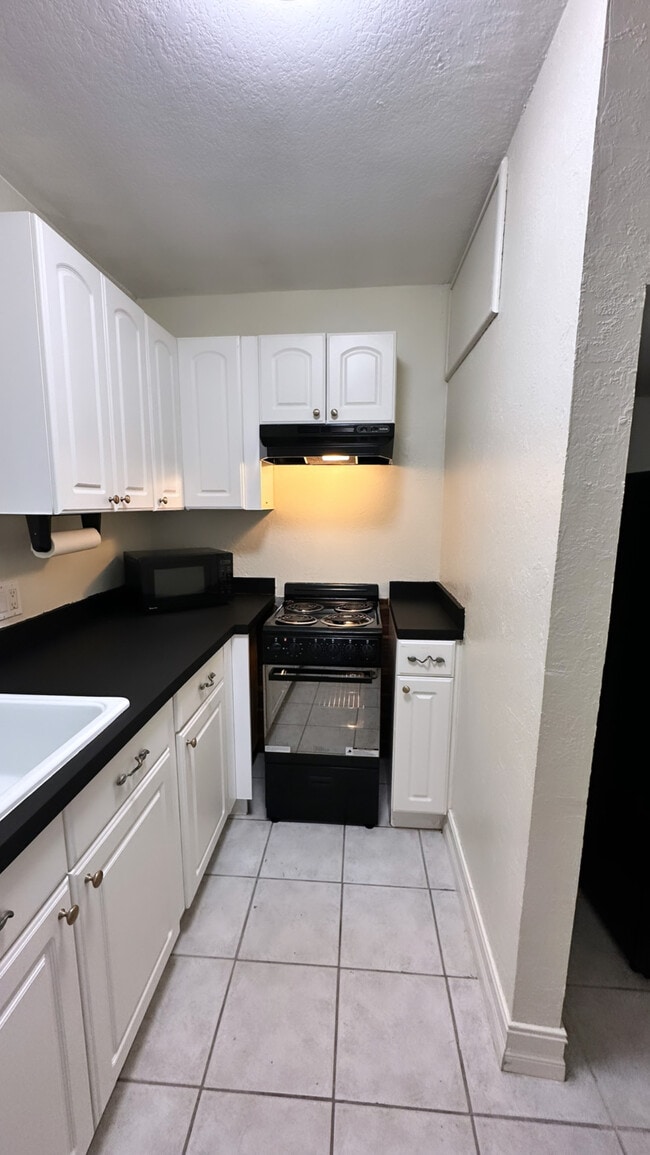 Building Photo - 3013 14th St SW Unit B
