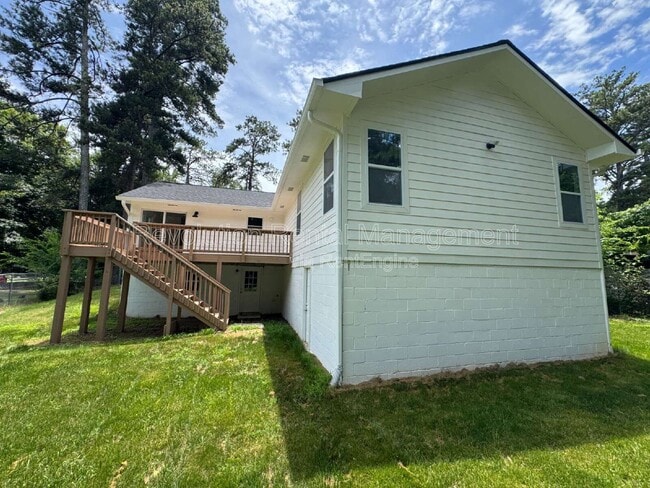 Photo - 32 Hillcrest Dr SE