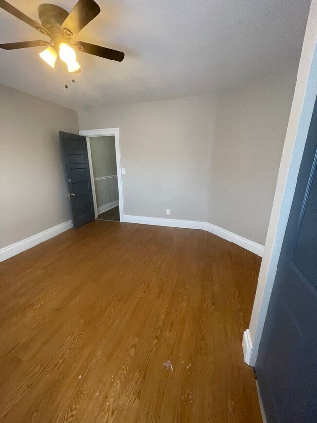 Photo - 405 McKee Pl Unidad #409