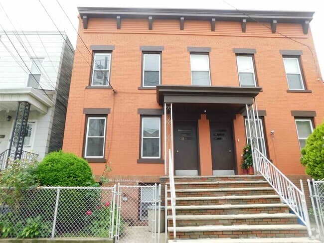 Building Photo - 12 E 15th St Unit 1 Rental