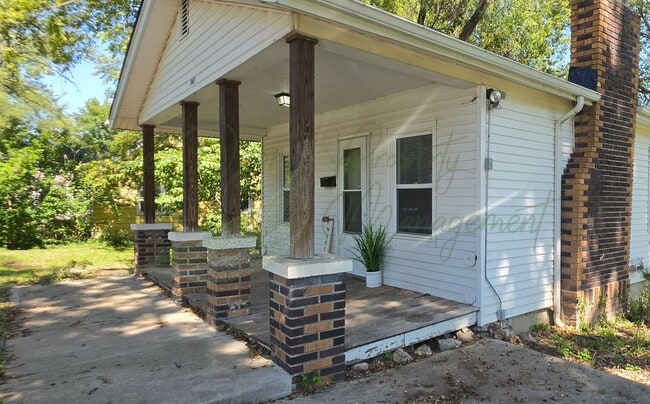 303 N Huttig Ave