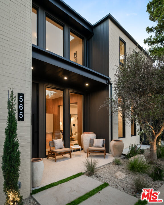 Photo - 565 Toyopa Dr