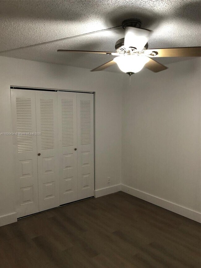Photo - 850 SW 133rd Terrace Unidad 302B