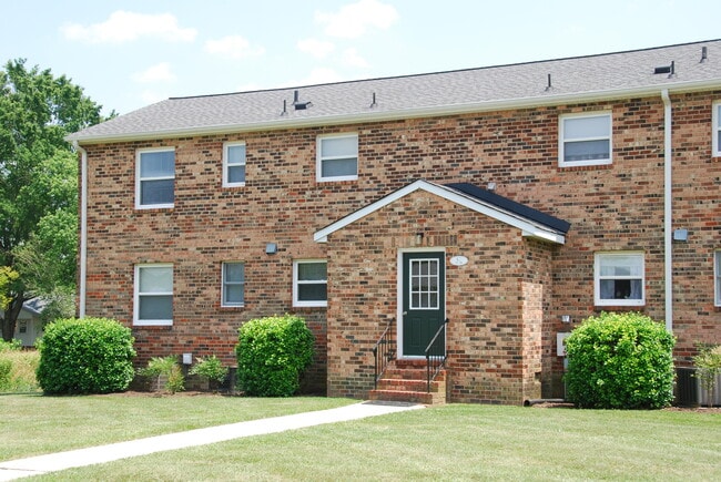 Colonial Square Apartments