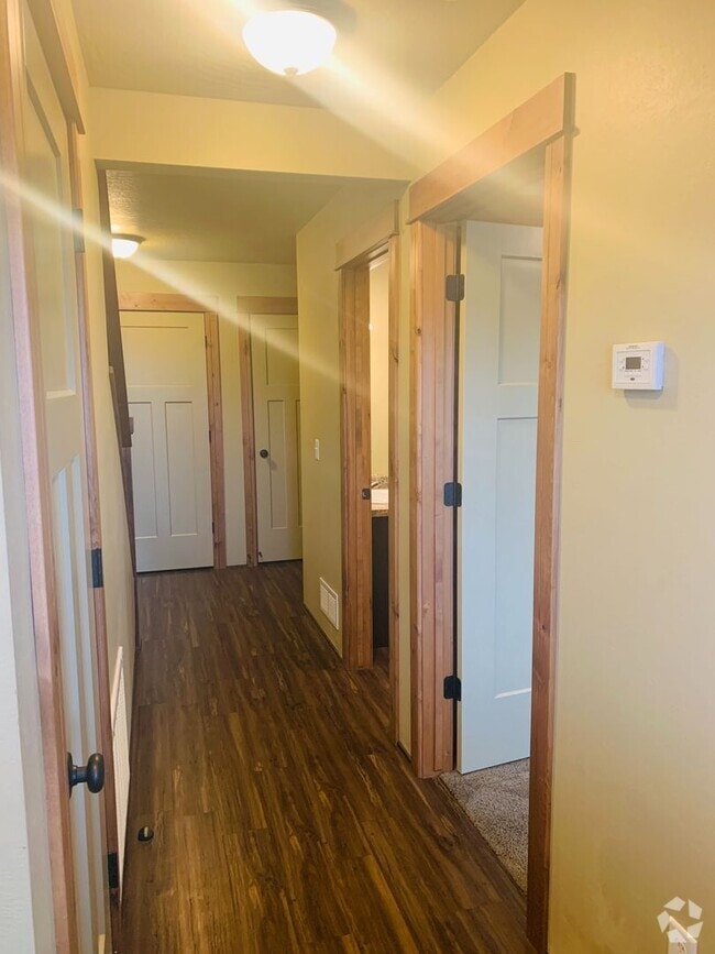 Building Photo - 4404 Deveraux Pl Unit B Rental