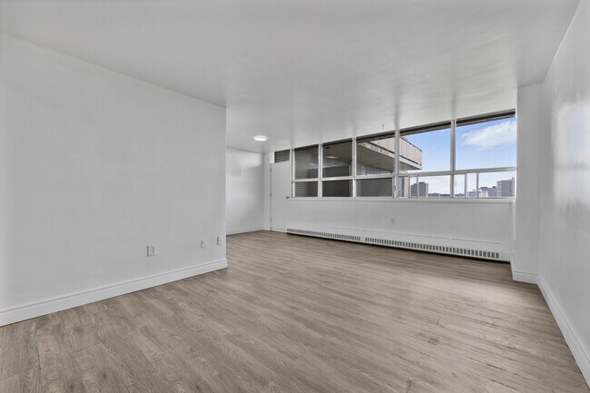 Photo - 65 Thorncliffe Park Dr Unit 906
