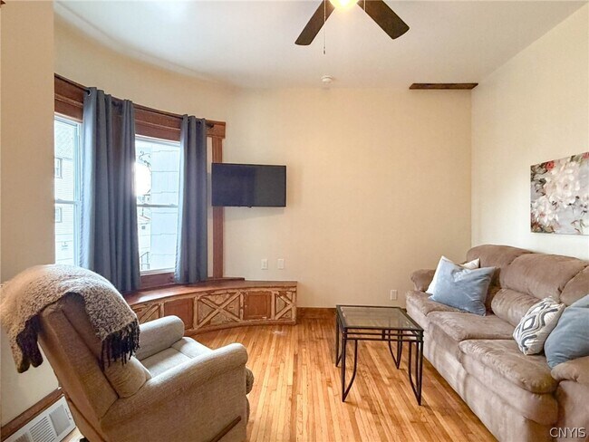 Photo - 1015 White Pl