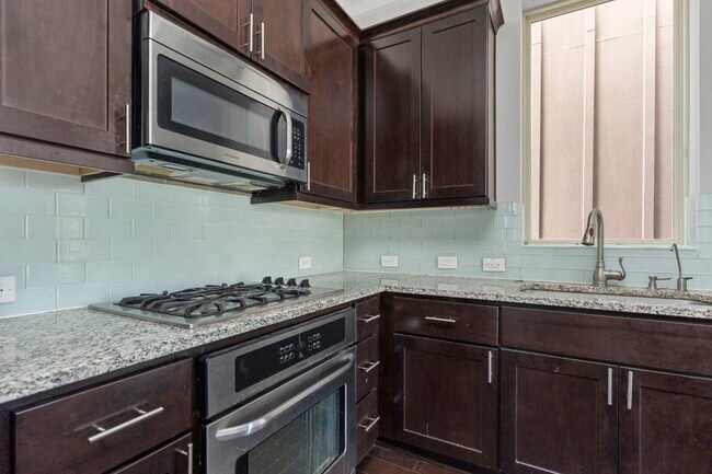 Photo - 1812 Dennis St
