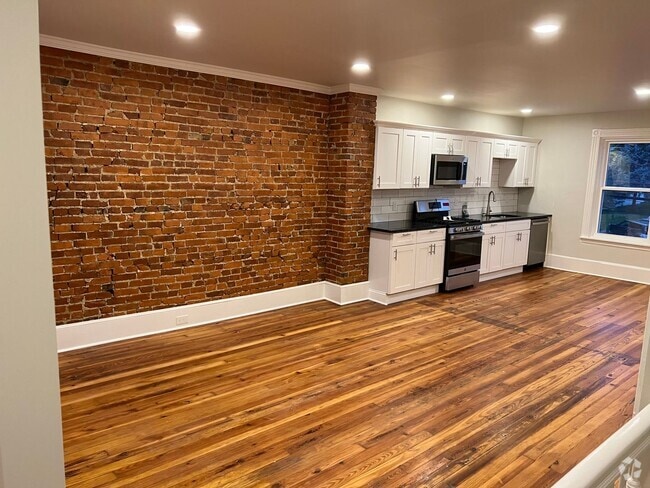 Building Photo - 708 Columbia Ave Unit 2 Rental