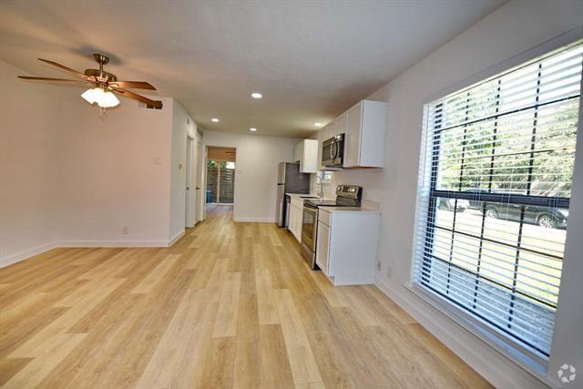 Building Photo - 4033 Gilbert Ave Unit 110 Rental