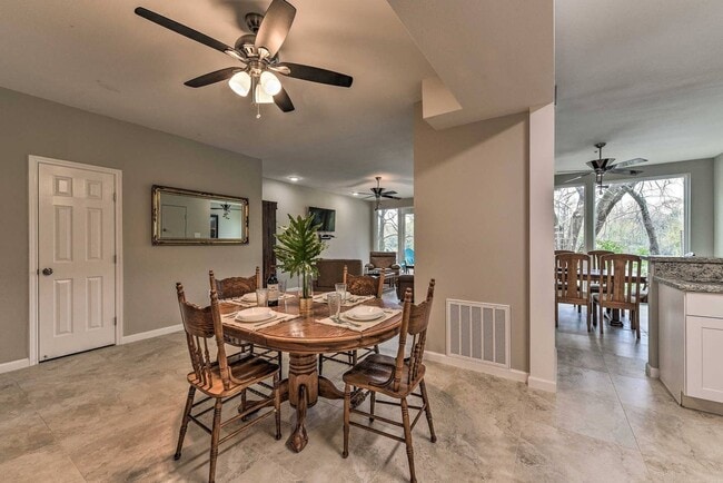 Building Photo - Lake Front Townhome with resort-like Views!