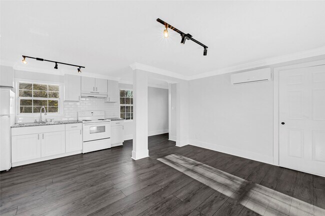 Photo - 1633 Fourcade St Unit C