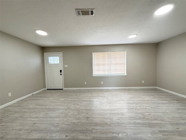 Photo - 4218 Esther St