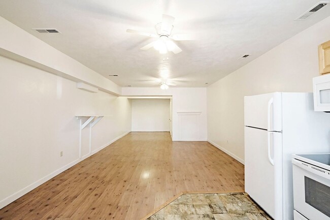 Photo - Pet-Friendly Studio Apartment Within Historic Scottsville Building Unit Valley St 300 #1A