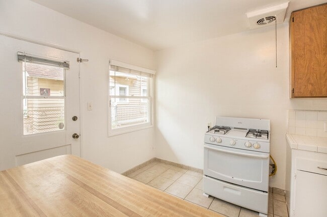 Photo - 25 19th Ave Unidad A