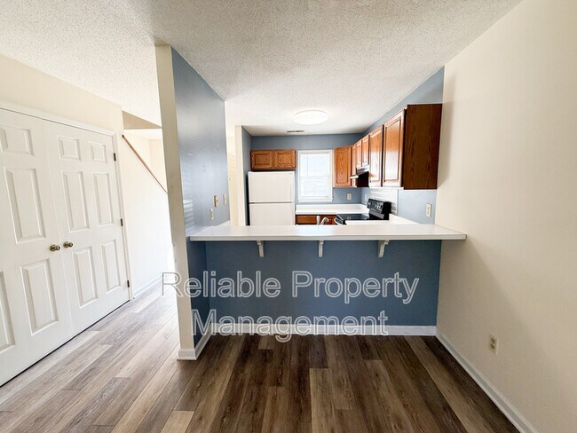 Photo - 323 S Moore St