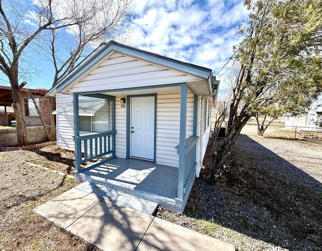 Photo - Charming Newly Updated 1 Bed / 1 Bath in the Heart of Kingman- Available Now!